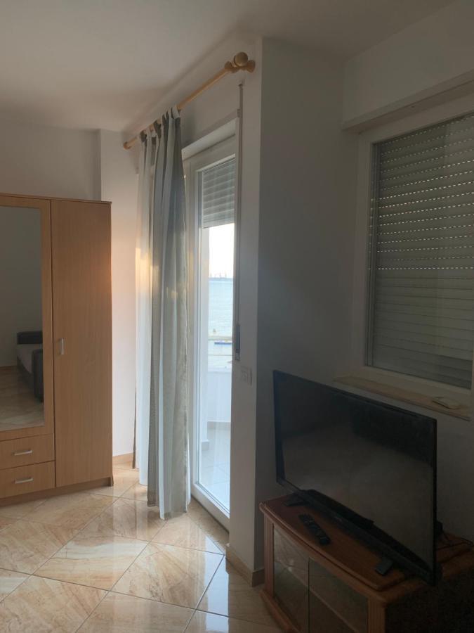 Kokomani 2 Apartment Durres Exterior photo